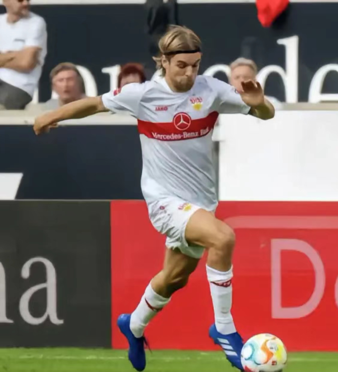 开云体育在线-包含萨索洛客场大胜，为保级带来希望的词条