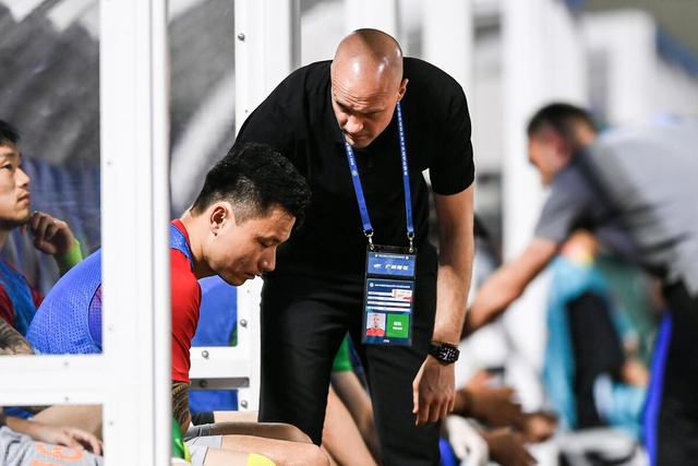 沙尔克新教练上任,球队变化将逐渐显现的简单介绍 沙尔克新教练上任,球队变化将逐渐显现的简单介绍