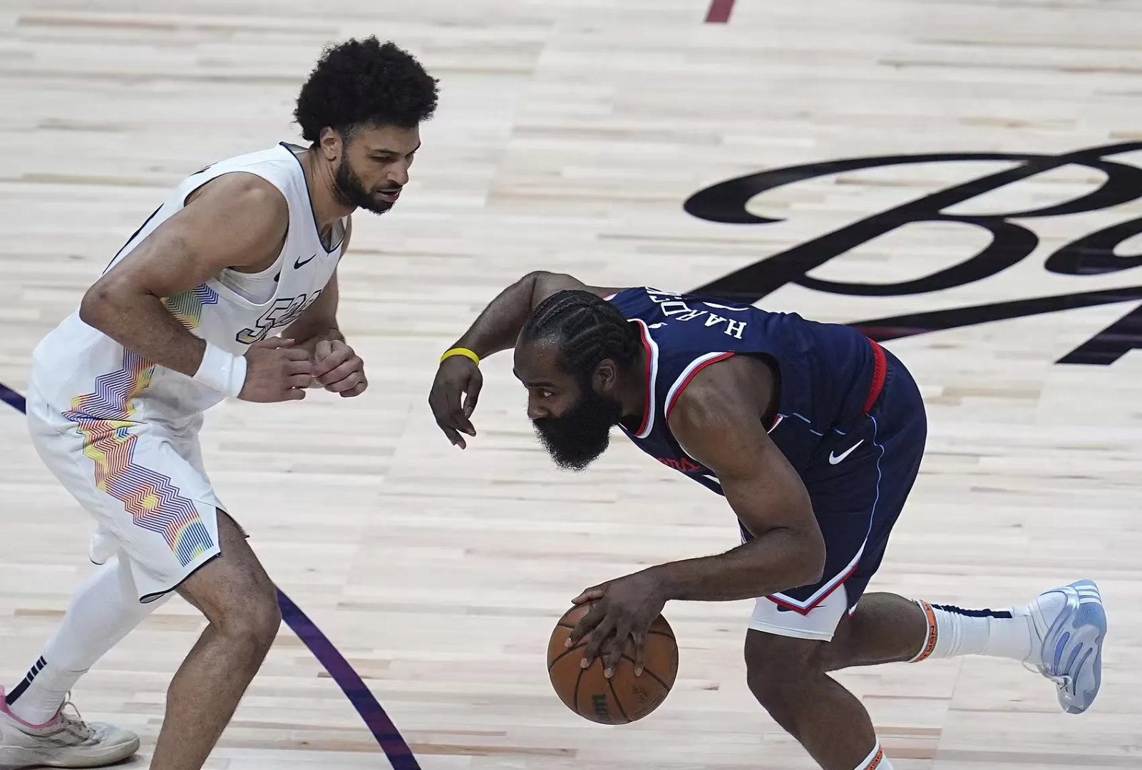 快船队在客场遭遇困难,最终险胜对手 快船队在客场遭遇困难,最终险胜对手