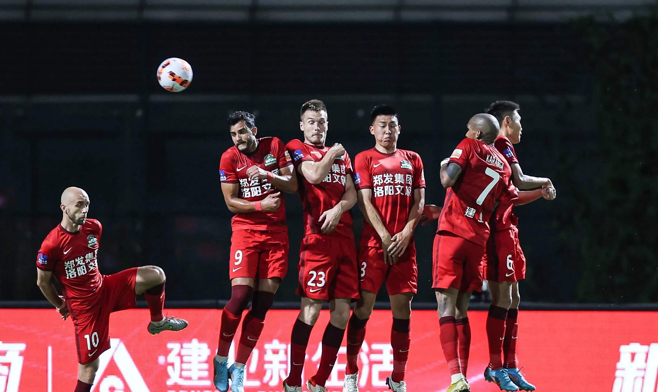 包含公牛队士气高涨,球迷热情相伴的词条 包含公牛队士气高涨,球迷热情相伴的词条