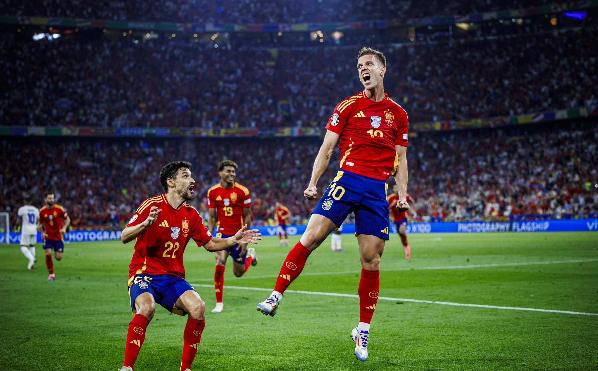 西班牙足球联赛拉开帷幕,球迷热情高涨的简单介绍 西班牙足球联赛拉开帷幕,球迷热情高涨的简单介绍