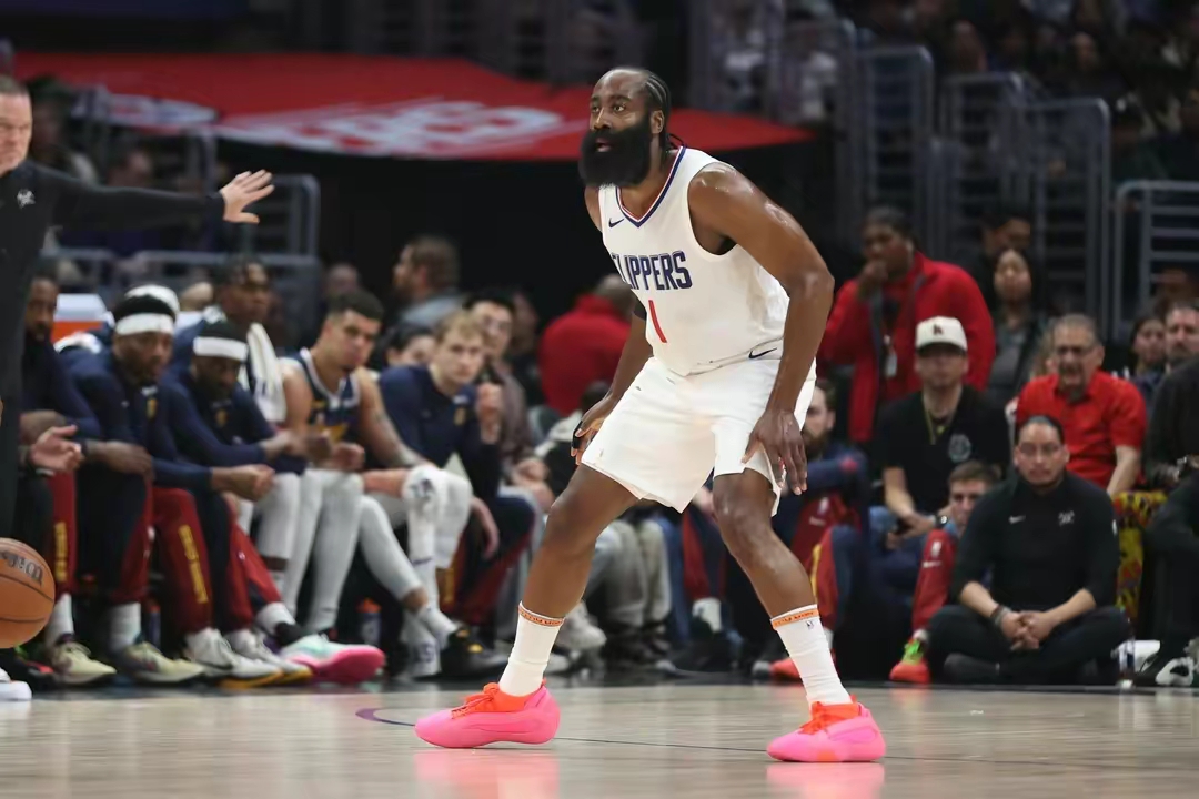 独行侠不敌灯泡,遭遇快船横扫无缘晋级 独行侠不敌灯泡,遭遇快船横扫无缘晋级