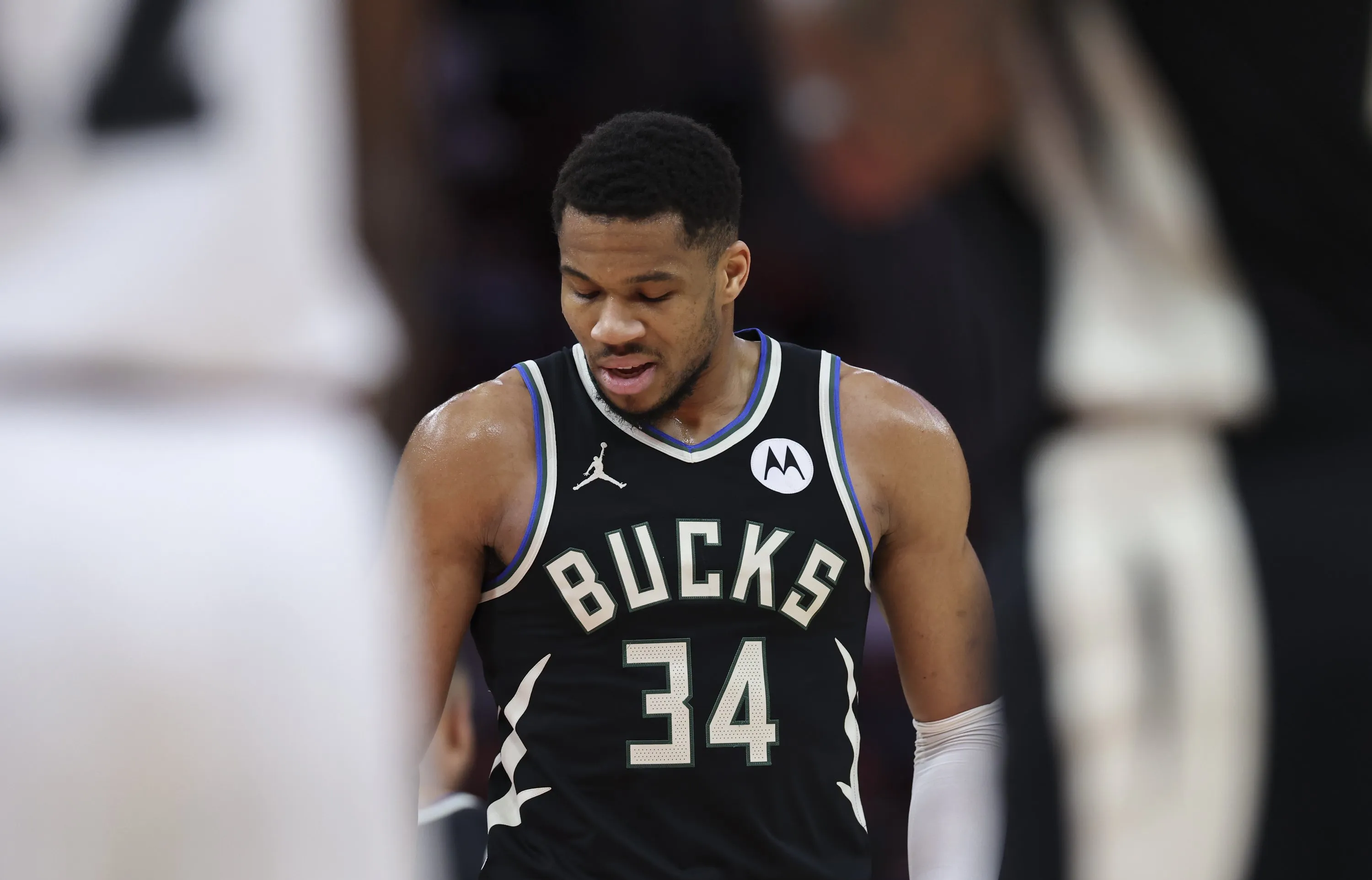 开云官网-猛龙横扫雄鹿，取得五连胜