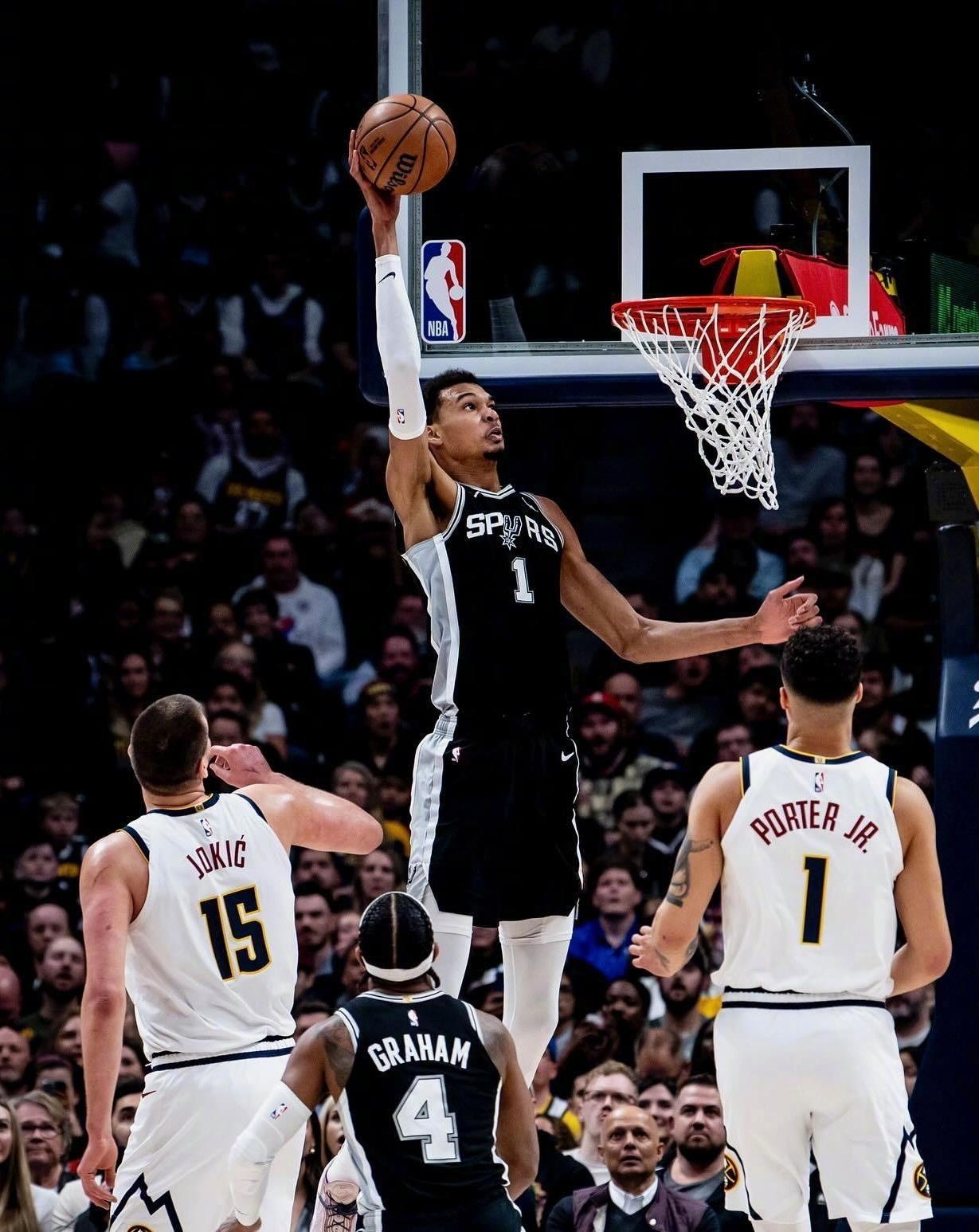 控卫大展身手!雷霆击败马刺 控卫大展身手!雷霆击败马刺