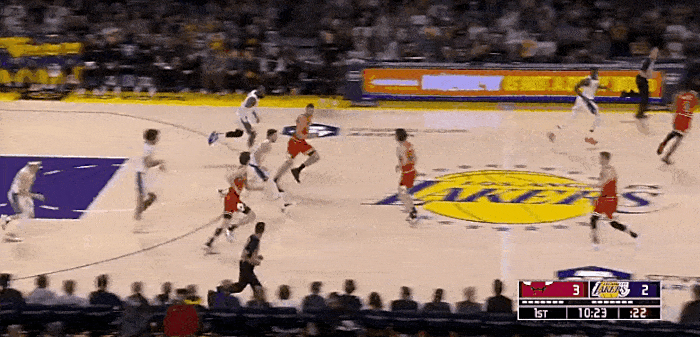 开云体育APP下载-湖人赢得对阵公牛的胜利，詹姆斯表现出色