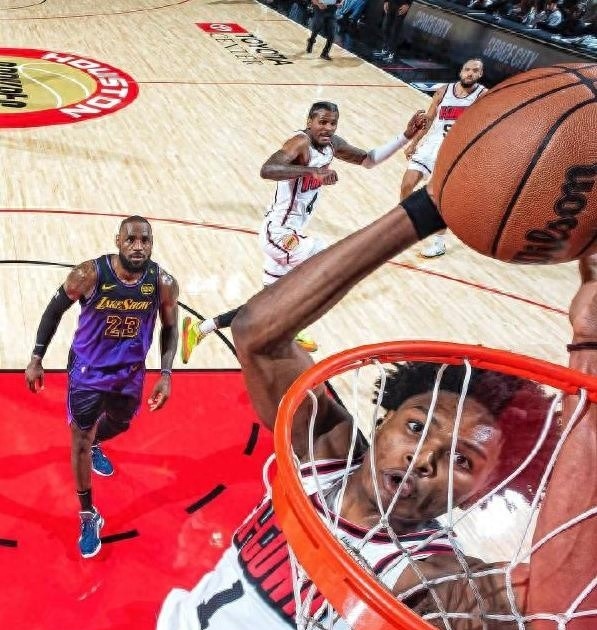 火箭主场力克湖人,实现三连胜 火箭主场力克湖人,实现三连胜