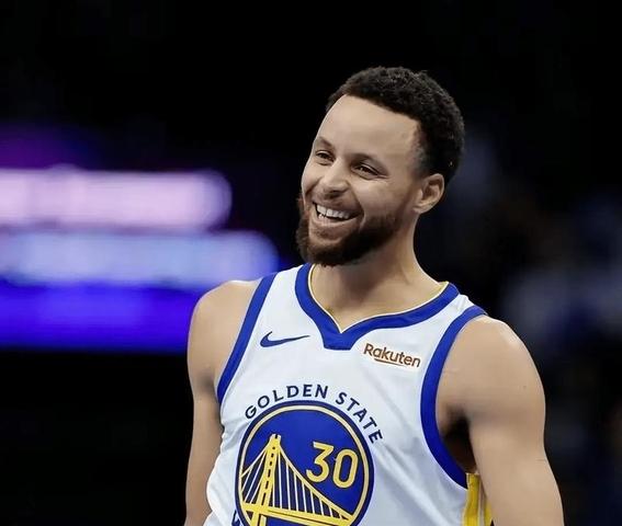 勇士主场大胜马刺,库里状态火热 勇士主场大胜马刺,库里状态火热