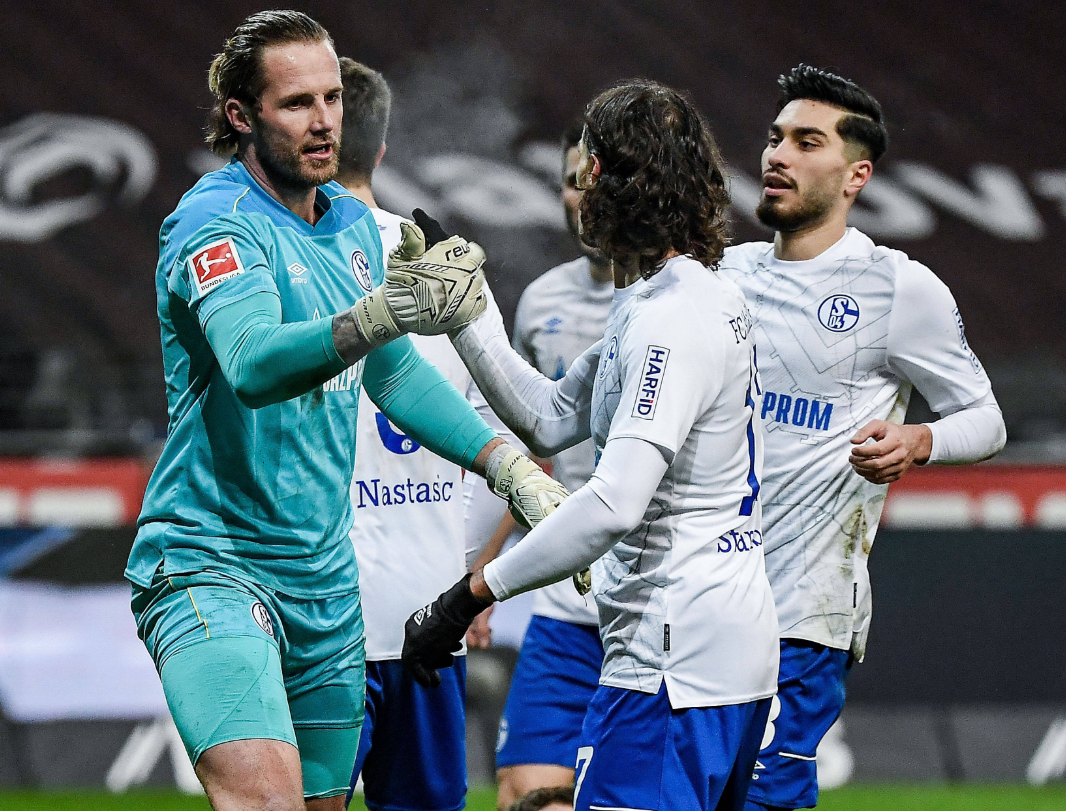 沙尔克04主场告负,德甲垫底命悬一线形势艰难 沙尔克04主场告负,德甲垫底命悬一线形势艰难