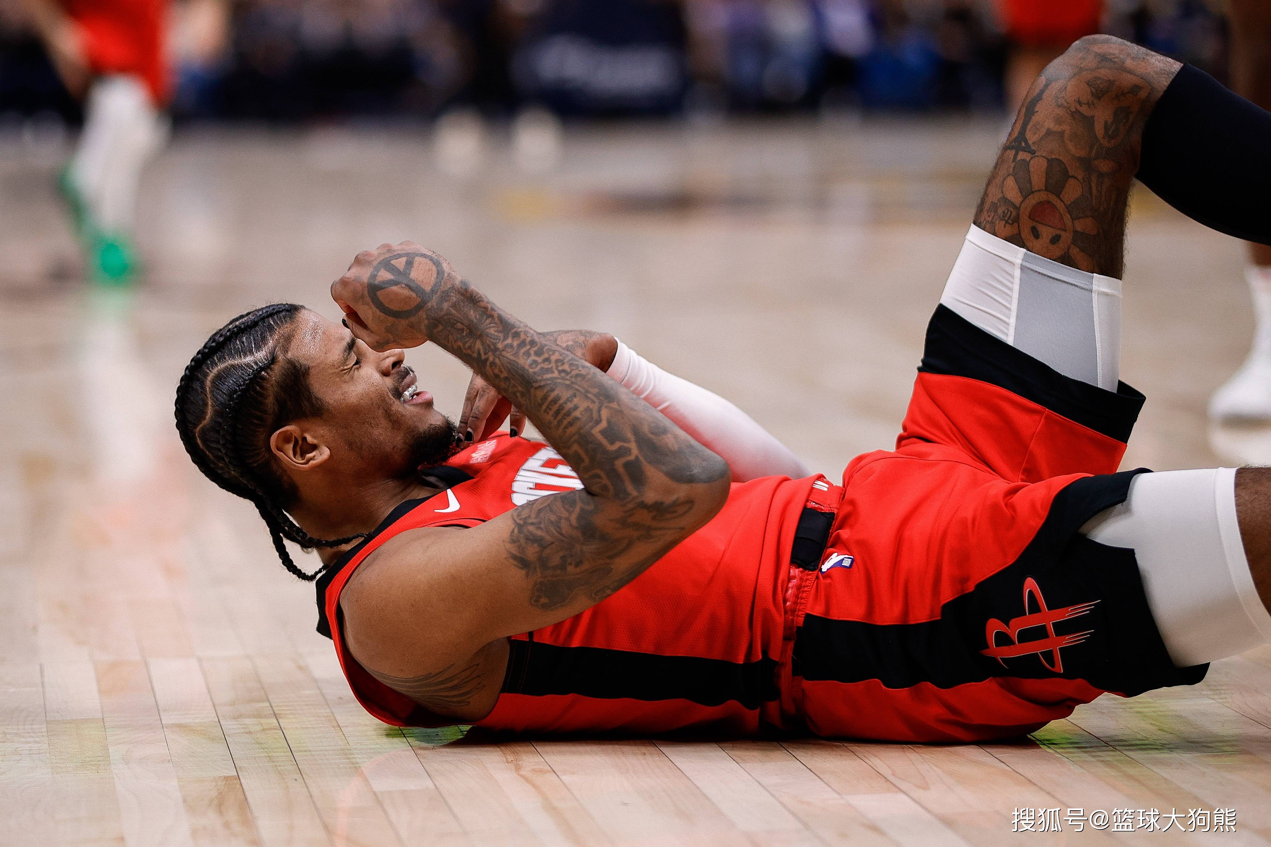 火箭反超湖人,取得西部领先地位 火箭反超湖人,取得西部领先地位